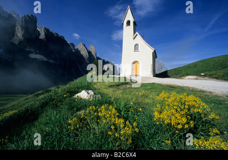 Kleine Kapelle in der Nähe von Passo Gardena, Grödner Joch, Sella Region, Dolomiten, Italien Stockfoto
