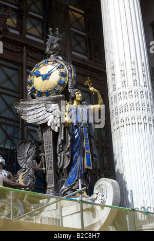 Sanierung von Art-Déco-Uhr Selfridges Oxford Street in London Stockfoto