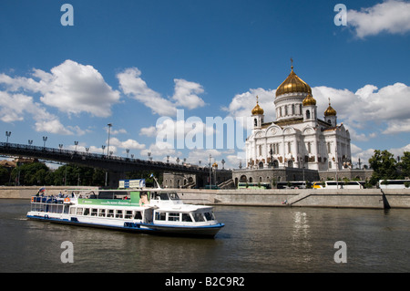 Bootsfahrt auf dem Fluss Moskwa, vorbei an der Kathedrale von Christus die Retter-Moskau-Russland Stockfoto