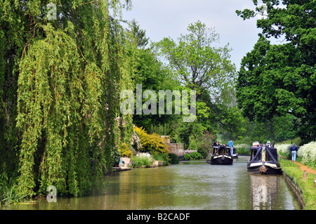 Narrowboats am Oxford-Kanal bei Cropredy, Oxfordshire Stockfoto