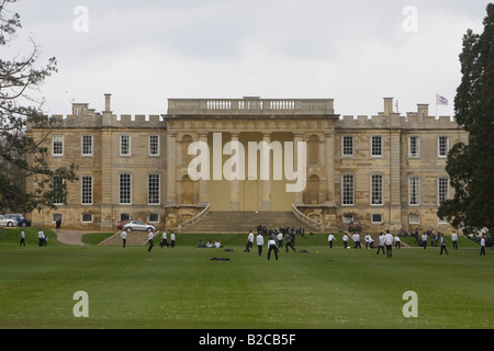 Schüler spielen auf ihrer Schule Feld Kimbolton Schule England Stockfoto