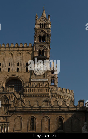 Turm der Kathedrale Stockfoto