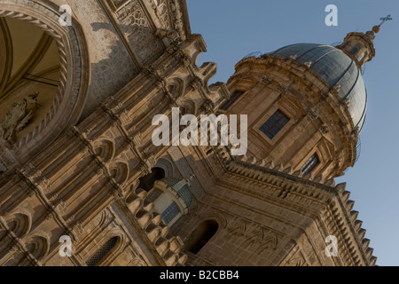 Kathedrale Detail: Kuppel, Dome und Portikus Stockfoto