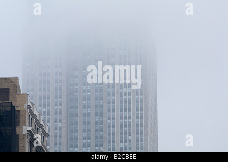 Empire State Building im Nebel, NYC Stockfoto