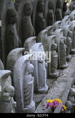 Jizo Statuen im Kaikozan Hase-Dera buddhistischen Tempel in der Stadt Kamakura, Japan Stockfoto