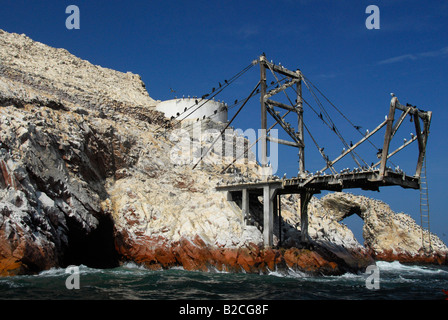 Guano-dock für kommerzielle Guano Produktion und Transport, Ballestas Insel im Nationalpark Paracas, Pazifik, Peru Stockfoto