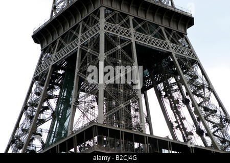 Detail des Eiffelturms in Paris Frankreich Stockfoto