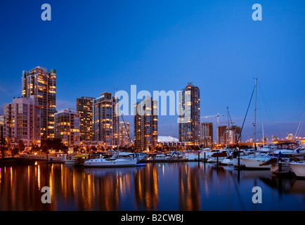 False Creek anzeigen in der Nacht, Vancouver, BC Stockfoto