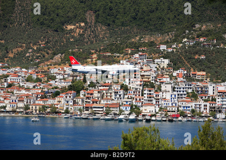 Griechenland Nördlichen Sporaden Skiathos Insel ein Air Malta Urlaub Charter Jet Landung Stockfoto