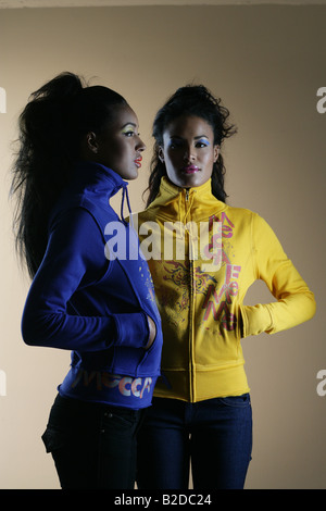 Young African American Frauen posieren, Studioaufnahme. Stockfoto