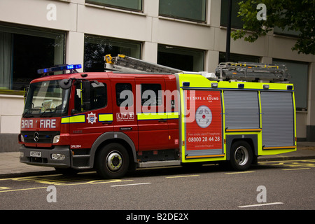 London Feuerwehr Feuerwehrauto Teilnahme an einen Notfall Vorfall am Lancaster Gate u-Bahnstation blaue Lichter Stockfoto