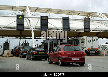 Französische Autobahn Mautstelle auf der A16 Autobahn Frankreich-Nordeuropa Stockfoto