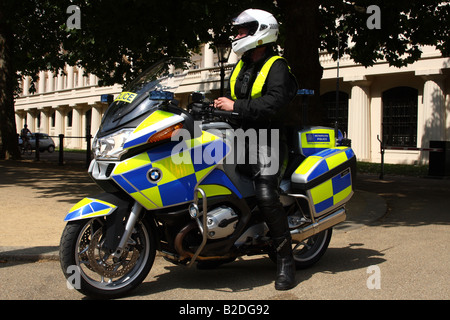 Ein Motorradfahrer der Metropolitan Police in London, England, Vereinigtes Königreich Stockfoto