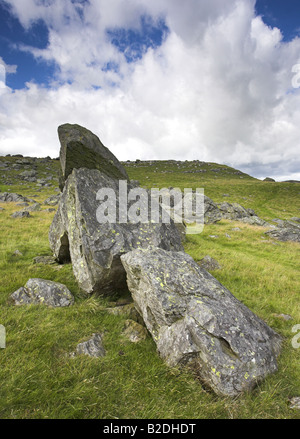 Findlinge, bekannt als The bei Felsbrocken auf bei Stirn in der Nähe von Austwick in The Yorkshire Dales U.K Stockfoto