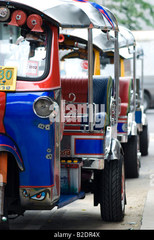 Drei Tuk-Tuks geparkt in Bangkok Stockfoto