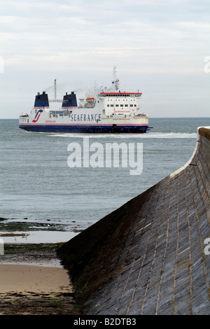 Die Nord-Pas-De-Calais cross Channel Fähre betritt den Hafen von Calais Frankreich Europa A Seafrance Firma Schiff Stockfoto