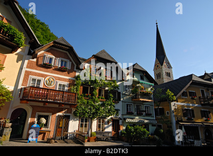 Häuser am Marktplatz (Marktplatz) in Hallstatt, Salzkammergut, Oberösterreich Stockfoto