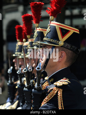 Französische Soldaten marschieren während der Meuterei auf der Militärparade in Zentral-Paris, Frankreich. Stockfoto