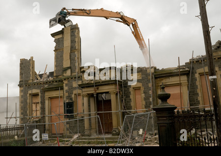 Abriss des Tabernacle Kapelle Aberystwyth Grade II Gebäude aus dem Jahr 1879 nach es aufgeführten Juli 2008 brannte Stockfoto