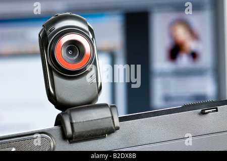 Webcam mit Bildschirm im Hintergrund Stockfoto