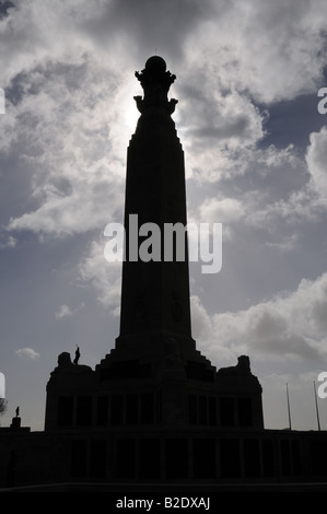 Königliche Marine-Ehrenmal auf Plymouth Hacke England Sihouetted gegen die Sonne Stockfoto