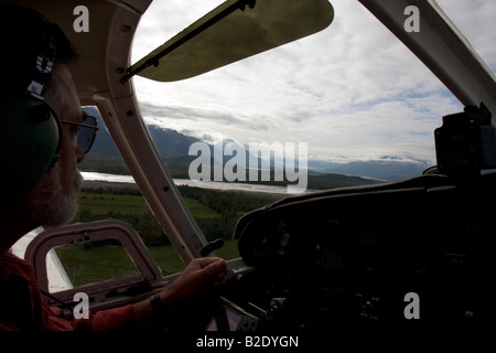 Flug Reise mit kleinen Flugzeug Flugzeug sehen, über den Knik River Tal in Richtung Knik River Glacier, Palmer, Alaska, USA Stockfoto