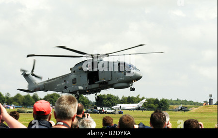 Der Merlin (Bird Of Prey) der Merlin ist bewaffnet mit zwei Allzweck-Maschinengewehren umgebaut für die Luft-Rolle. Stockfoto