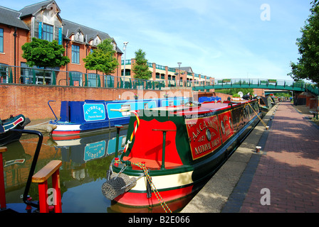 Schloss Quay Shopping Centre und Oxford Canal, Banbury, Oxfordshire, England, Vereinigtes Königreich Stockfoto