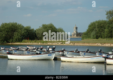 Angelboote/Fischerboote vertäut am Normanton, Rutland Water, England, UK Stockfoto