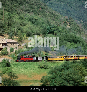 Chemin de fer du Vivarais touristische Dampfeisenbahn in Gorges du Doux Departement Ardèche Frankreich Europa