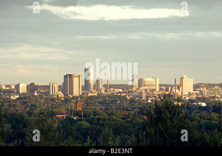 Essen, Ruhrgebiet, Nordrhein-Westfalen, Deutschland. Zentrum der Stadt, darunter das Rathaus und die RWE-Turm Stockfoto