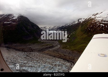 Flug, die Reise mit einem kleinen Flugzeug Flugzeug sehen, über den Knik River Valley und Knik River Glacier, Alaska, USA Stockfoto