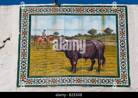 Mijas Málaga Provinz Costa del Sol Spanien keramische Fliesen Gemälde von Bull in Bereich an der Stierkampfarena Stockfoto