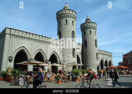 Menschen im Straßencafé Nauener Tor Potsdam Brandenburg Deutschland Stockfoto