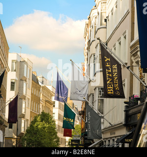 Zeigen Sie nach unten Bond Street London England UK an Stockfoto