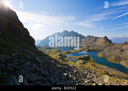 Sonnenaufgang über dem Berg, See Wangenitzsee, Nationalpark Hohe Tauern, Kärnten, Österreich Stockfoto