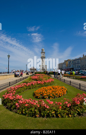 Menschen auf Gehweg Herne Bay Kent England Stockfoto