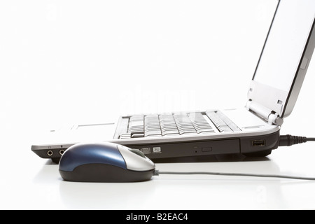 Nahaufnahme von Computer-Maus und laptop Stockfoto