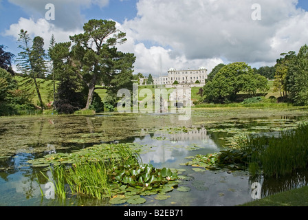 Springbrunnen im See, Powerscourt House, Triton-See, Enniskerry, County Wicklow, Leinster, Irland Stockfoto