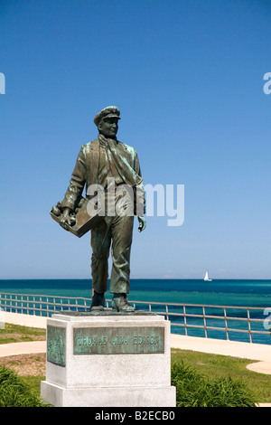 Eine Statue von Thomas Edison durch lokale Künstler Mino Duffy entlang des St. Clair River in Port Huron, Michigan Stockfoto