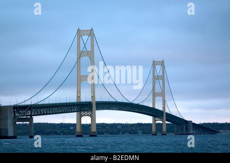 Die Mackinac Brücke über die Meerenge von Mackinac Mackinaw City Michigan Stockfoto