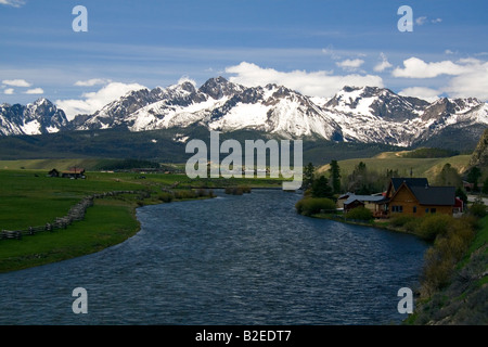 Der Salmon River fließt durch den Sawtooth Tal am unteren Stanley Idaho Stockfoto