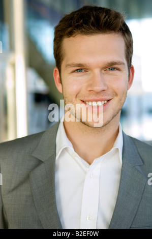 Porträt eines Geschäftsmannes lächelnd Stockfoto
