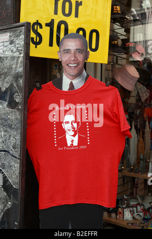 Präsidentschaftskandidaten Barack Obama, hier zu sehen auf T-shirts, auf Verkauf auf der 5th Avenue, New York abgebildet. Stockfoto