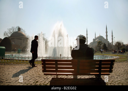Die Gärten außerhalb der blauen Moschee Istanbul-Türkei Stockfoto