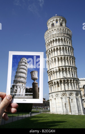 Postkarte und der schiefe Turm, Pisa, Toskana, Italien Stockfoto