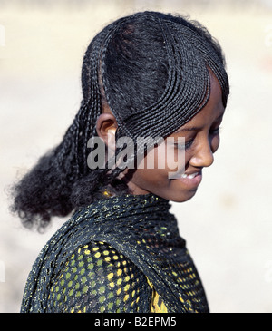 Die bezaubernde Frisur eines jungen Mädchens der Afar. Stockfoto