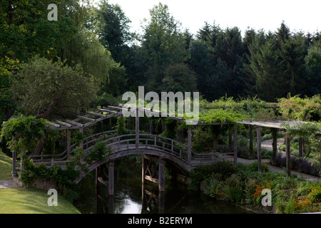 Japanische Brücke Great Fosters aus dem 16. Jahrhundert Herrenhaus Hotel Egham Surrey England UK Stockfoto