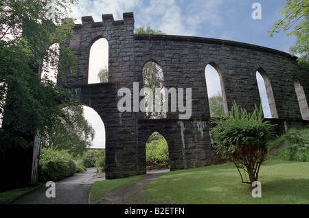 McCaig es Tower ist eine prominente Torheit auf dem Hügel (genannt Batterie Hill) mit Blick auf Oban, Argyll, Schottland. Stockfoto