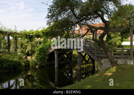 Japanische Brücke Great Fosters aus dem 16. Jahrhundert Herrenhaus Hotel Egham Surrey England UK Stockfoto